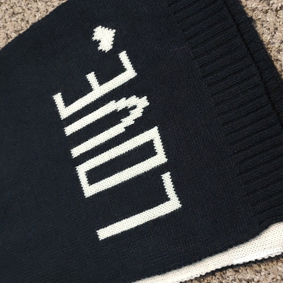 Reversible Old Navy Scarf - Picture 3 of 3